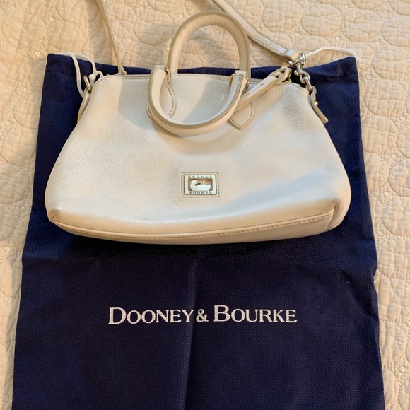 Dooney & Bourke Handbags - Dooney Bourke Crossbody Handbag